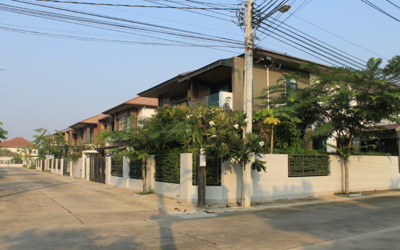 บ้านภูมิชนก-ปิ่นเกล้า
